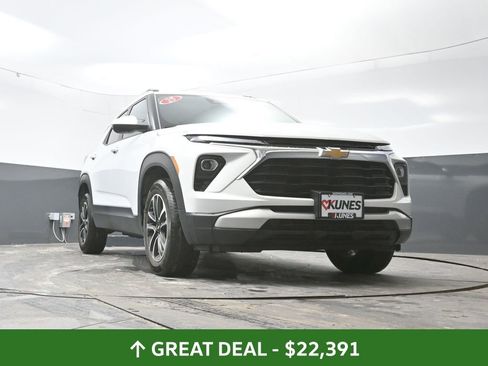 Used 2025 Chevrolet TrailBlazer LT w/ Driver Confidence Package image 53