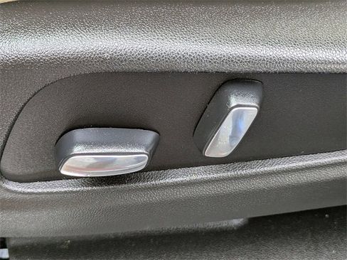 Used 2019 Cadillac XT5 FWD image 20