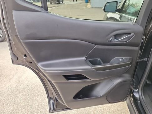 Used 2023 GMC Acadia SLT image 30