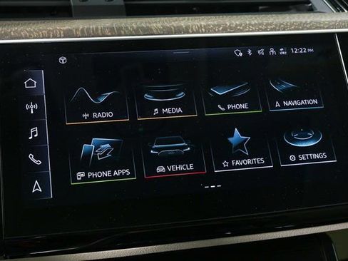 Used 2023 Audi e-tron Premium Plus w/ Premium Plus Package AWD/4WD image 15