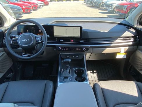New 2026 Kia Carnival FWD image 18