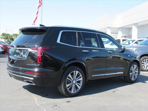 Used 2025 Cadillac XT6 Premium Luxury image 4