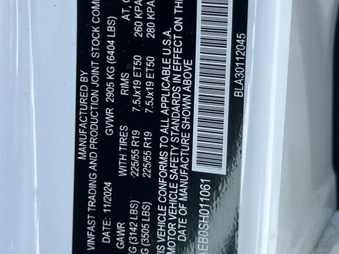 New 2025 VinFast VF 8 Eco image 31