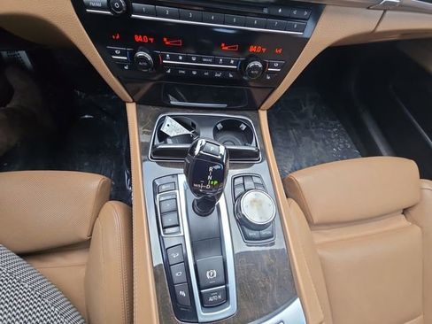 Used 2015 BMW 750Li xDrive image 21