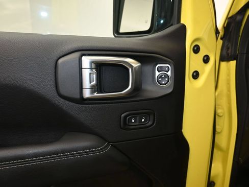 Used 2023 Jeep Wrangler Unlimited Rubicon w/ LED Lighting Group AWD/4WD image 11