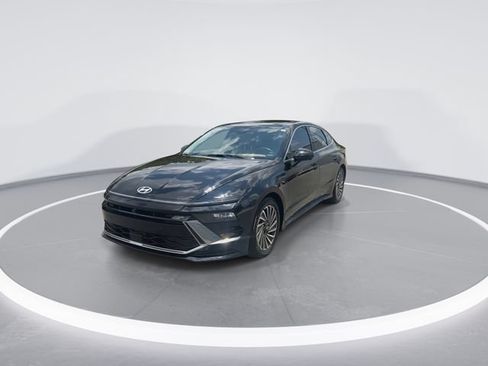 Certified 2025 Hyundai Sonata Limited FWD image 3