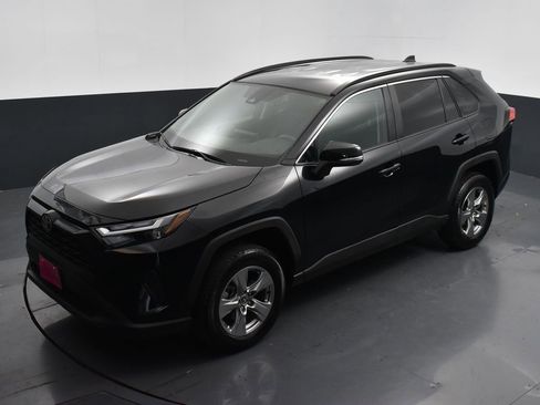 Used 2024 Toyota RAV4 XLE FWD image 15