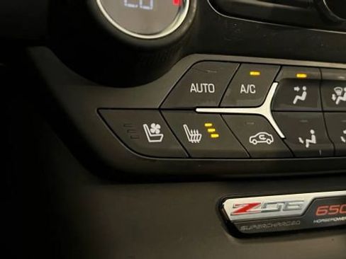 Used 2015 Chevrolet Corvette Z06 w/ 3LZ Preferred Equipment Group image 34