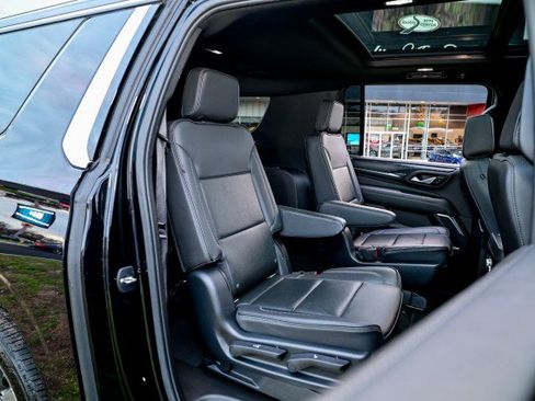 Used 2021 GMC Yukon XL Denali w/ Denali Premium Package image 25