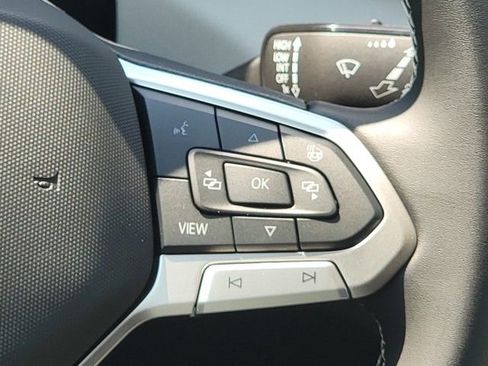 New 2025 Volkswagen Taos SE image 27