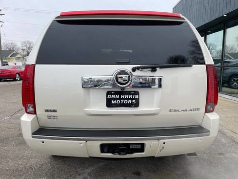 Used 2010 Cadillac Escalade Premium image 6