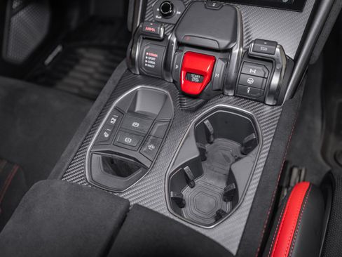 Used 2024 Lamborghini Urus Performante AWD/4WD image 45
