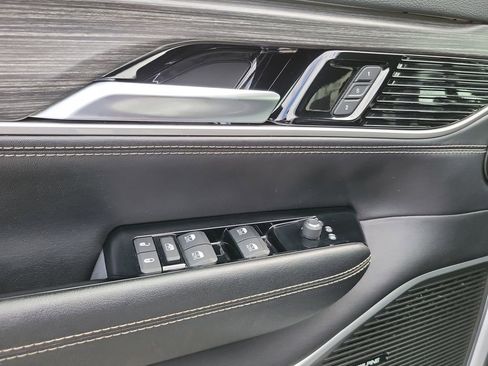 Used 2024 Jeep Wagoneer L Series II w/ Flexible Seating Group AWD/4WD image 21