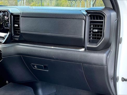 Used 2024 Chevrolet Silverado 2500 LT image 19