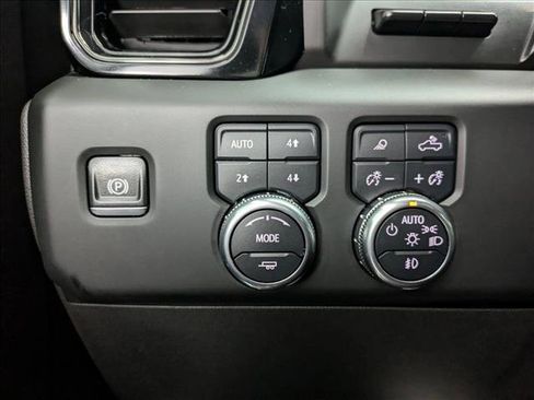 Used 2024 GMC Sierra 1500 AT4 w/ Technology Package image 12