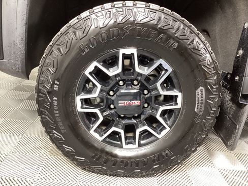 Used 2024 GMC Sierra 2500 AT4X AWD/4WD image 9