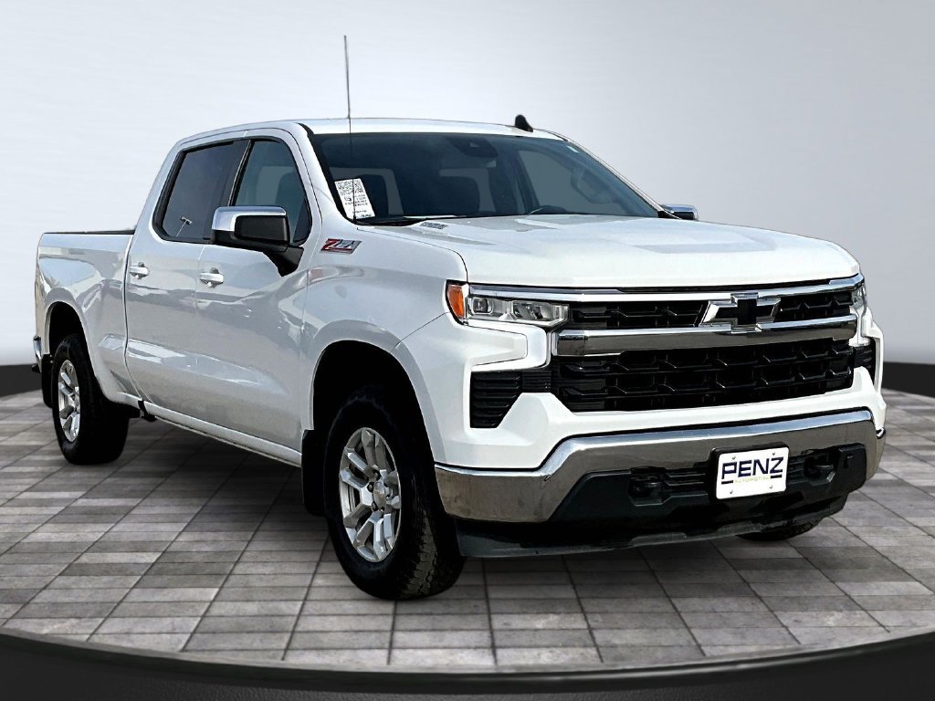 Used 2023 Chevrolet Silverado 1500 LT AWD/4WD image 3