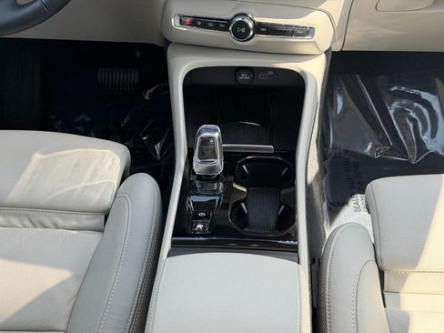 Certified 2023 Volvo XC40 B5 Ultimate w/ Protection Package Premier AWD/4WD image 15