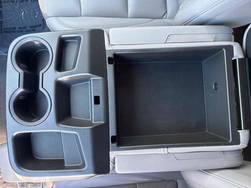 Used 2025 GMC Sierra 1500 SLT image 2