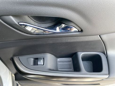 Used 2023 GMC Acadia SLT w/ Elevation Edition image 12