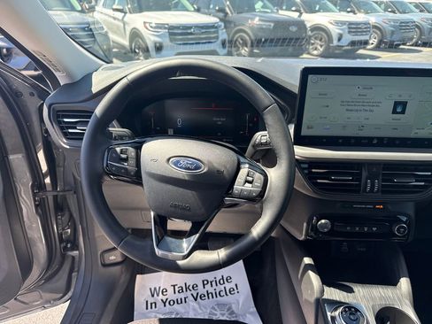 Used 2025 Ford Escape SE FWD image 30