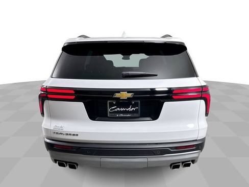 Used 2025 Chevrolet Traverse LT FWD image 7