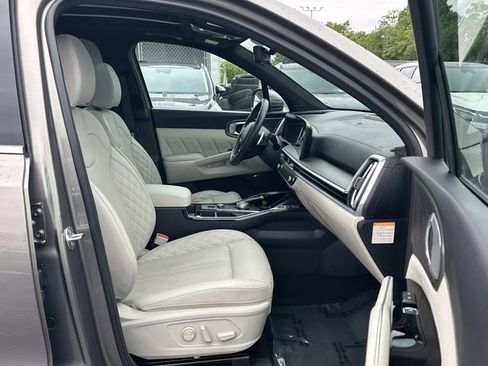Used 2025 Kia Sorento SX Prestige AWD/4WD image 16