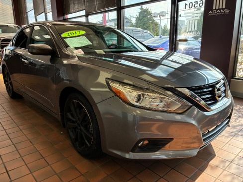 Used 2017 Nissan Altima 2.5 SR FWD image 1