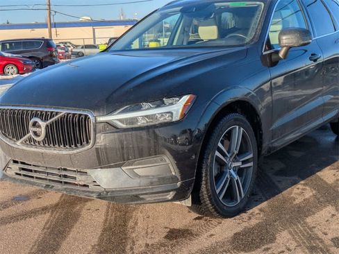 Used 2019 Volvo XC60 T6 Momentum w/ Multimedia Package image 5