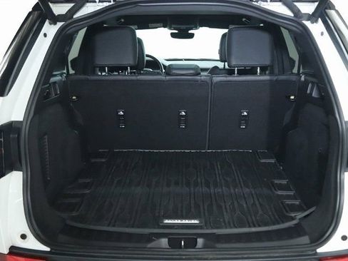 Used 2023 Land Rover Discovery Sport S image 36