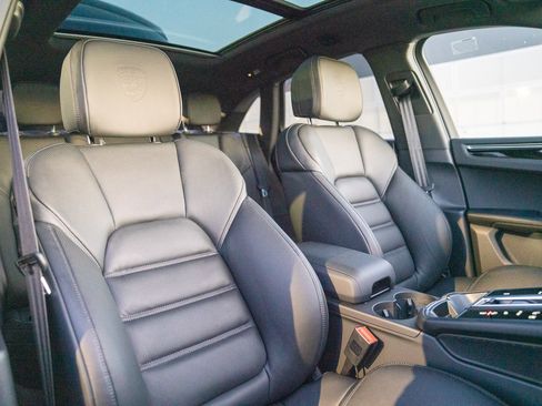 Certified 2026 Porsche Macan AWD/4WD image 27