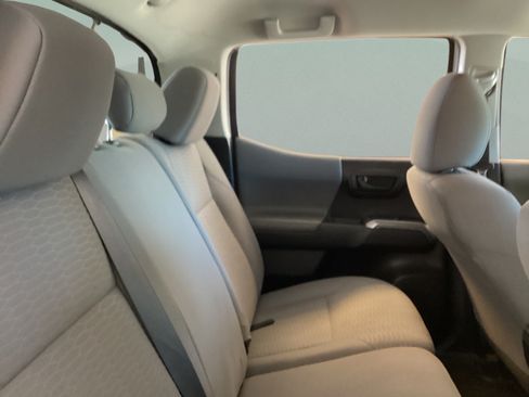 Used 2019 Toyota Tacoma SR5 AWD/4WD image 25