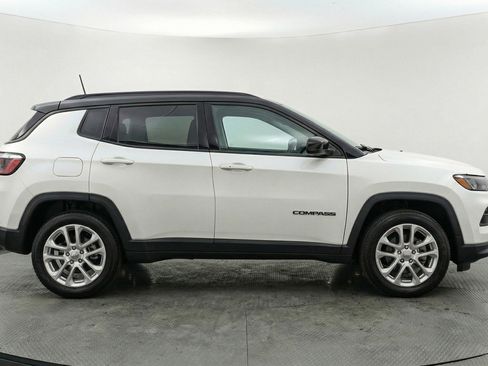 Used 2025 Jeep Compass Limited AWD/4WD image 11