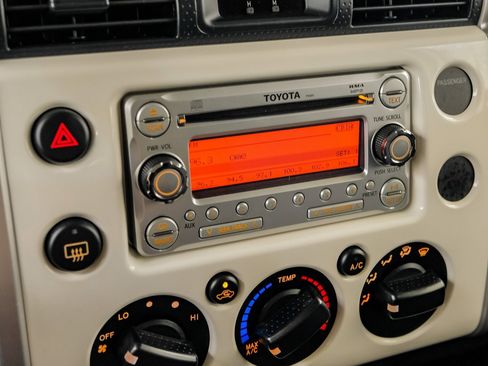 Used 2012 Toyota FJ Cruiser 4WD image 28