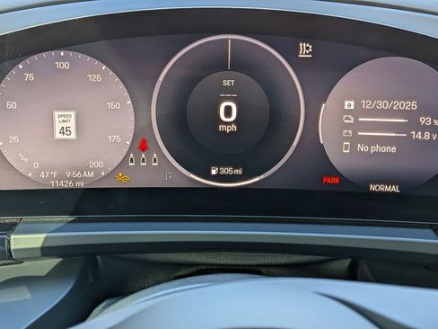 Certified 2025 Porsche Macan Electric image 16