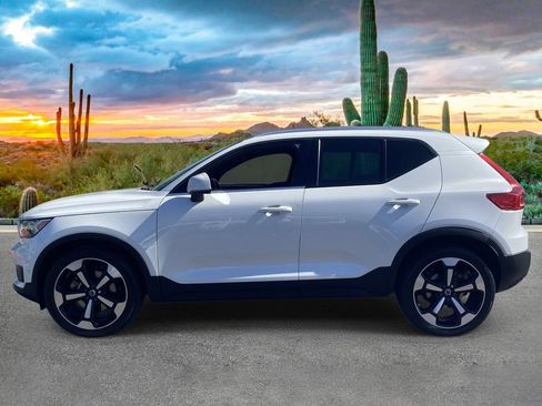 Used 2019 Volvo XC40 T4 Inscription FWD image 6