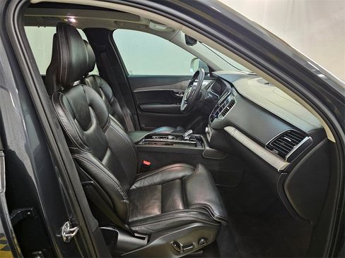 Used 2021 Volvo XC90 T8 Inscription w/ Protection Package Premier image 11
