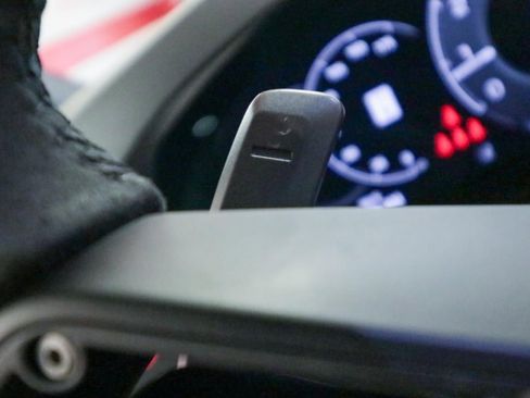 Used 2025 Porsche Cayenne image 26