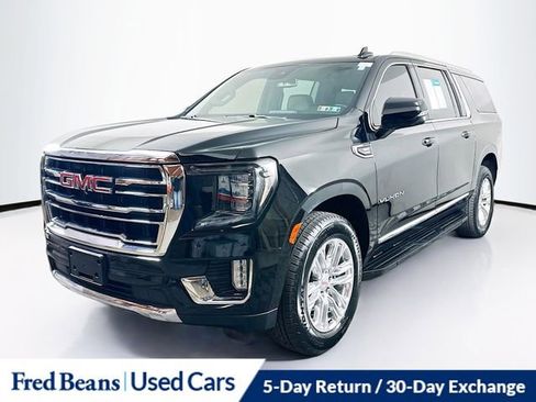 Used 2023 GMC Yukon XL SLT w/ SLT Premium Package image 3