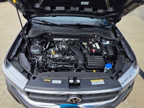 Used 2022 Volkswagen Taos SE FWD image 22
