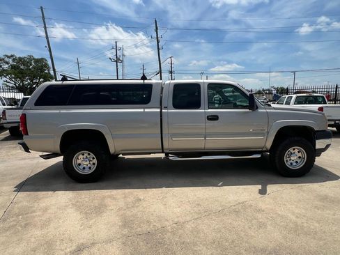 Used 2006 Chevrolet Silverado 2500 LT w/ Heavy-Duty Power Package AWD/4WD image 8