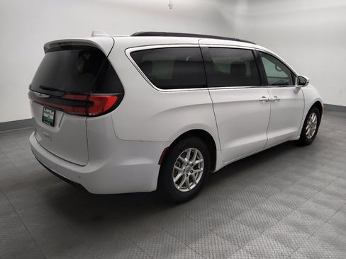 Used 2022 Chrysler Pacifica Touring-L FWD image 10