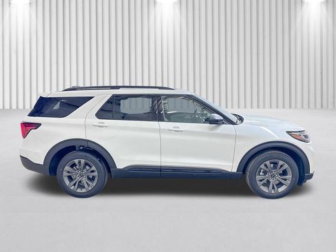 New 2026 Ford Explorer Active w/ Active Comfort Package image 3