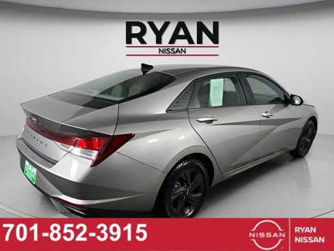 Used 2023 Hyundai Elantra SEL w/ Cargo Package image 5