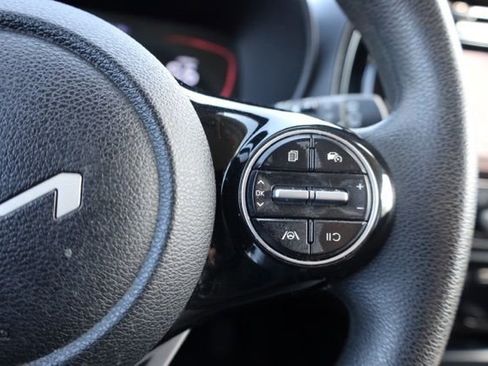 Used 2023 Kia Soul S FWD image 28