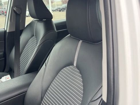 Used 2024 Toyota Camry SE image 9