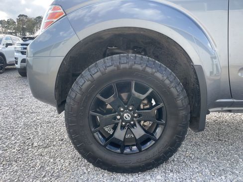 Used 2021 Nissan Frontier SV w/ Midnight Edition Floor Mats image 7