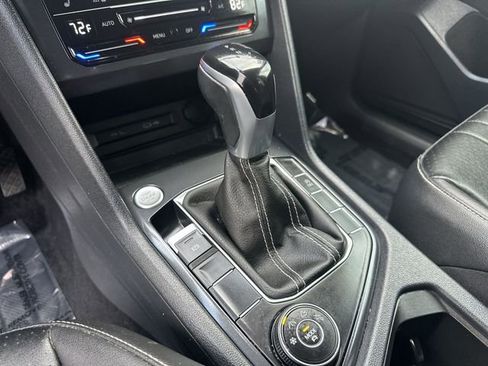 Certified 2022 Volkswagen Tiguan SE image 16