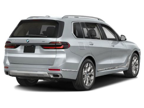 Used 2026 BMW X7 xDrive40i w/ M Sport Package AWD/4WD image 5