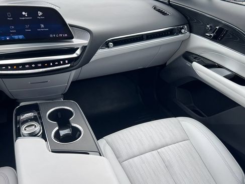 Certified 2024 Cadillac Lyriq Luxury AWD/4WD image 31